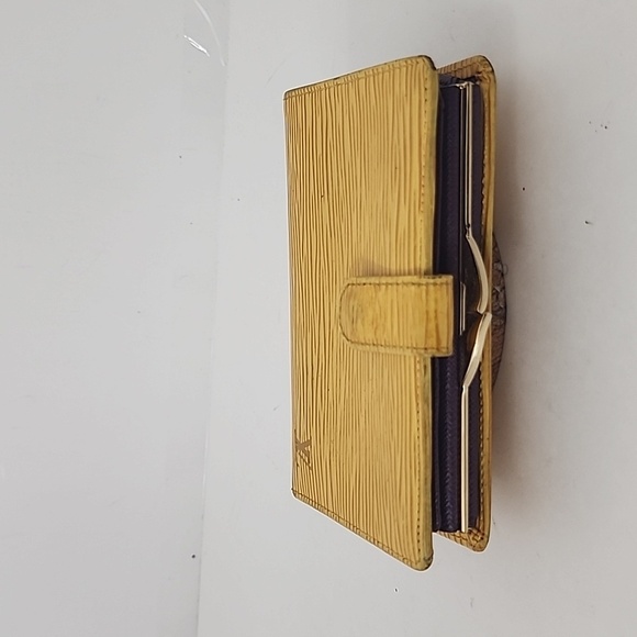 Louis Vuitton Yellow Epi Leather Kiss Lock Bifold Wallet - Picture 6 of 14